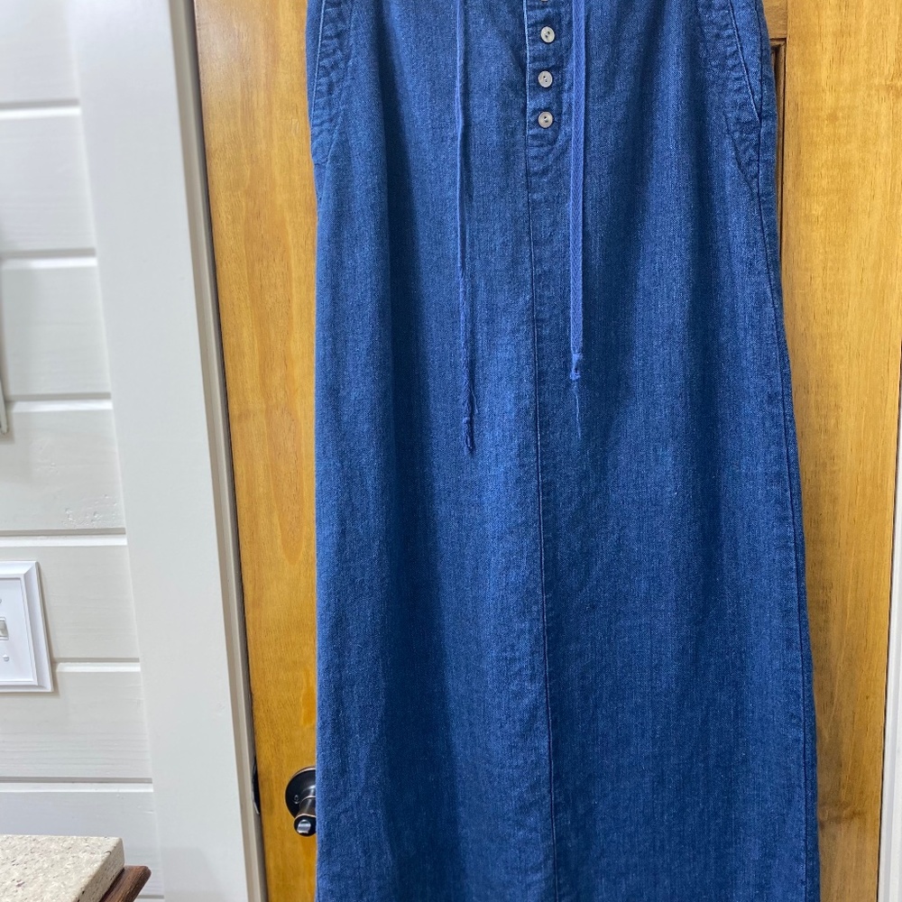 Great linen skirt.